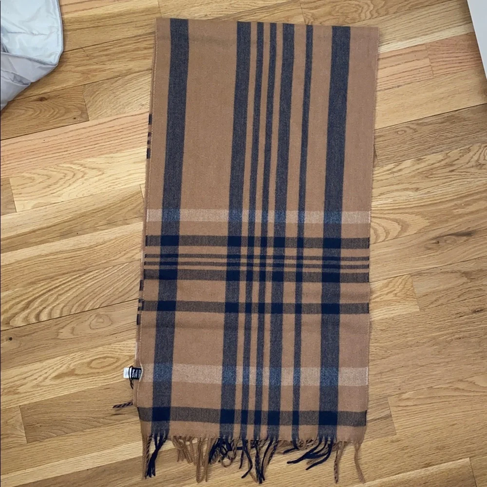 Mens Camel and Navy Plaid Fringe Shawl NWOT